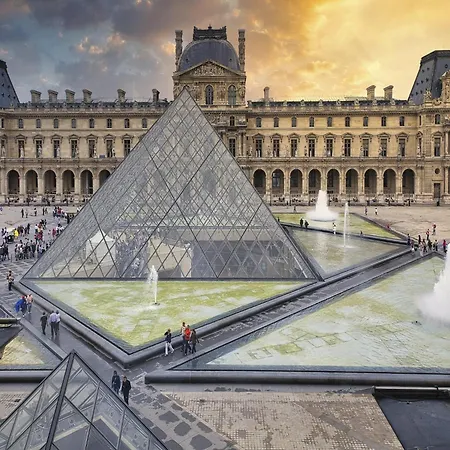 Lovely Near The Eiffel Tower * Paris
