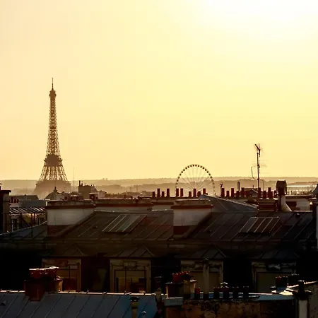 Lovely Near The Eiffel Tower Paris